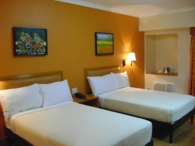 Pamulinawen Hotel Laoag Habitación foto